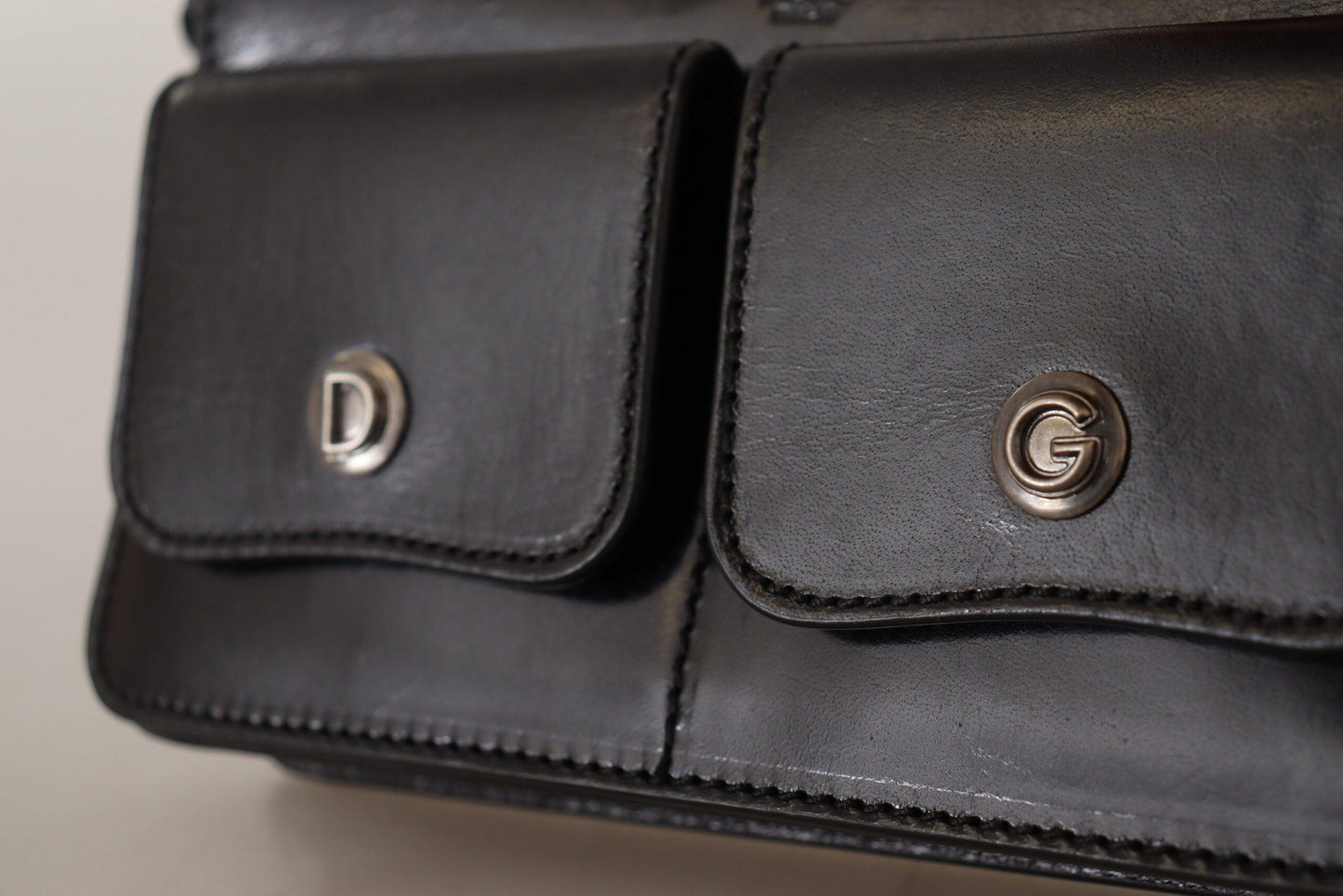 Dolce & Gabbana Elegant Mini Leather Wallet in Timeless Black - Arichezz.store