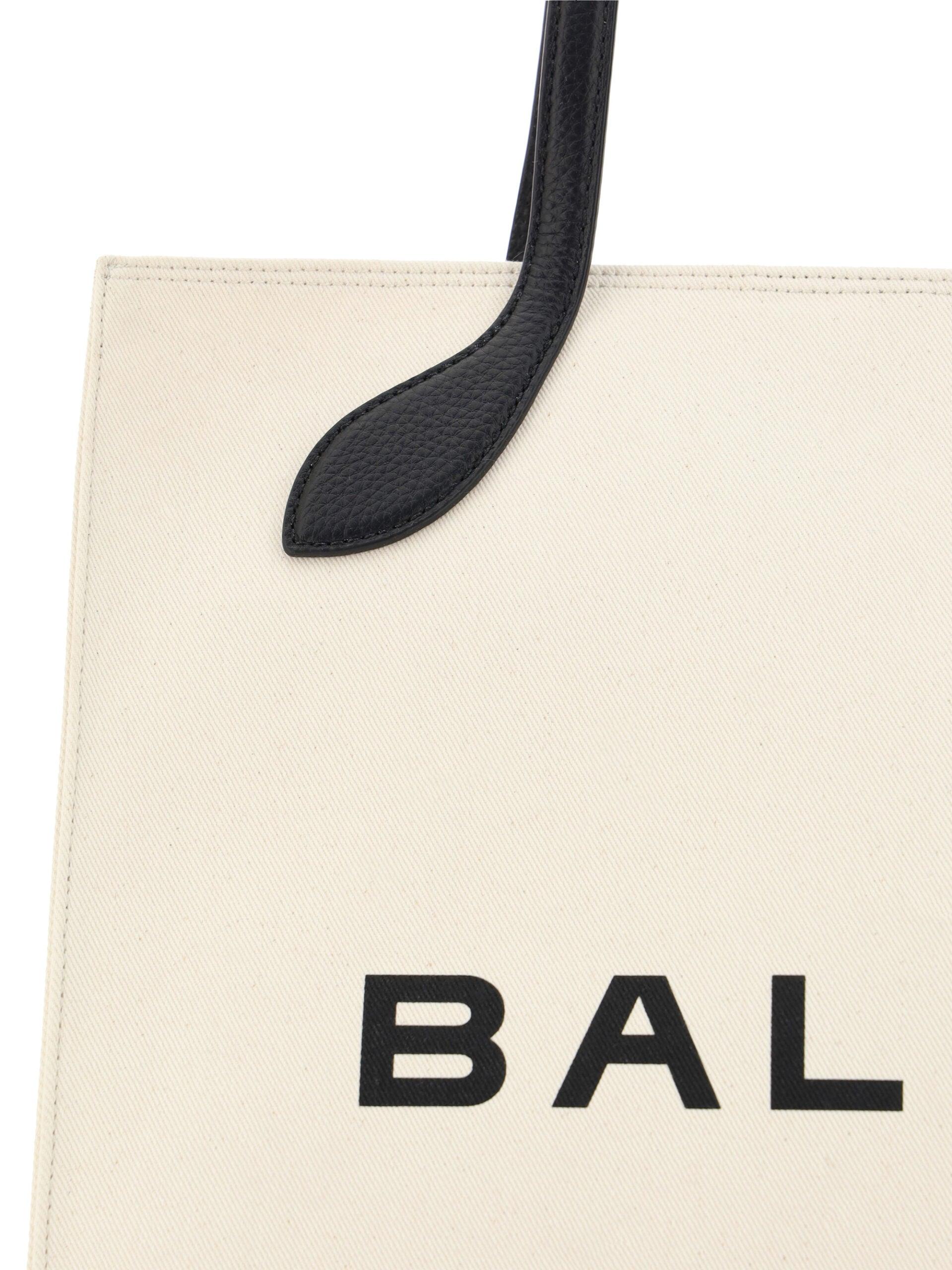 Bally Chic Monochrome Leather Tote Bag - Arichezz.store