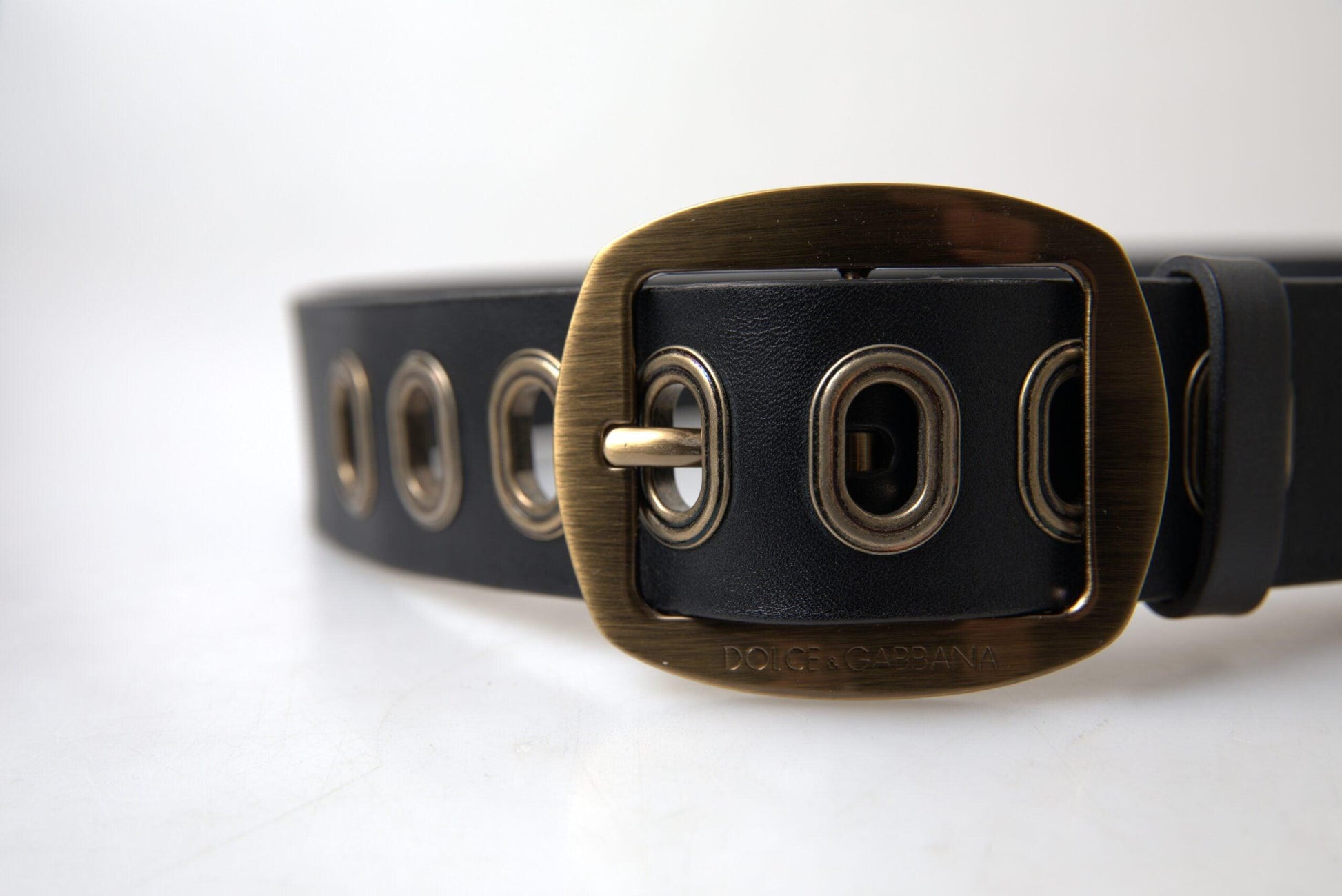 Dolce & Gabbana Sleek Italian Leather Belt with Metal Buckle - Arichezz.store