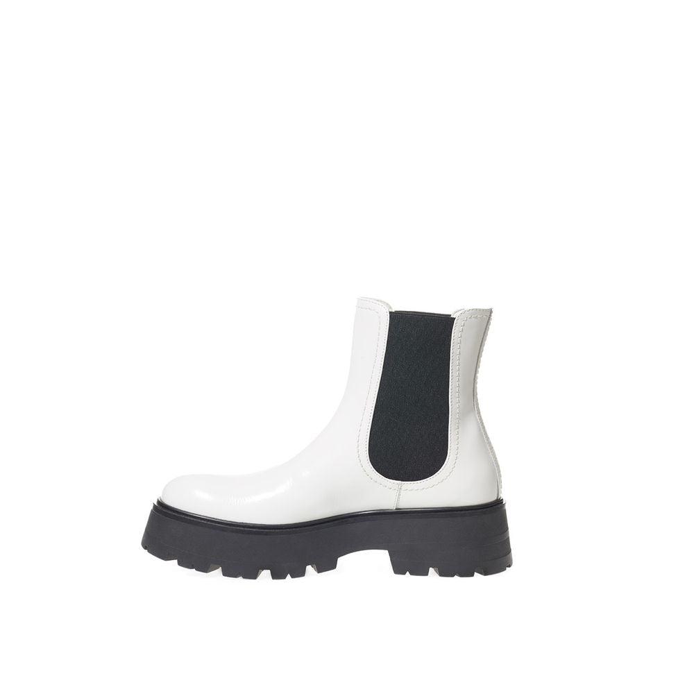 Alexander McQueen Elegant Monochrome Leather Boots - Arichezz.store